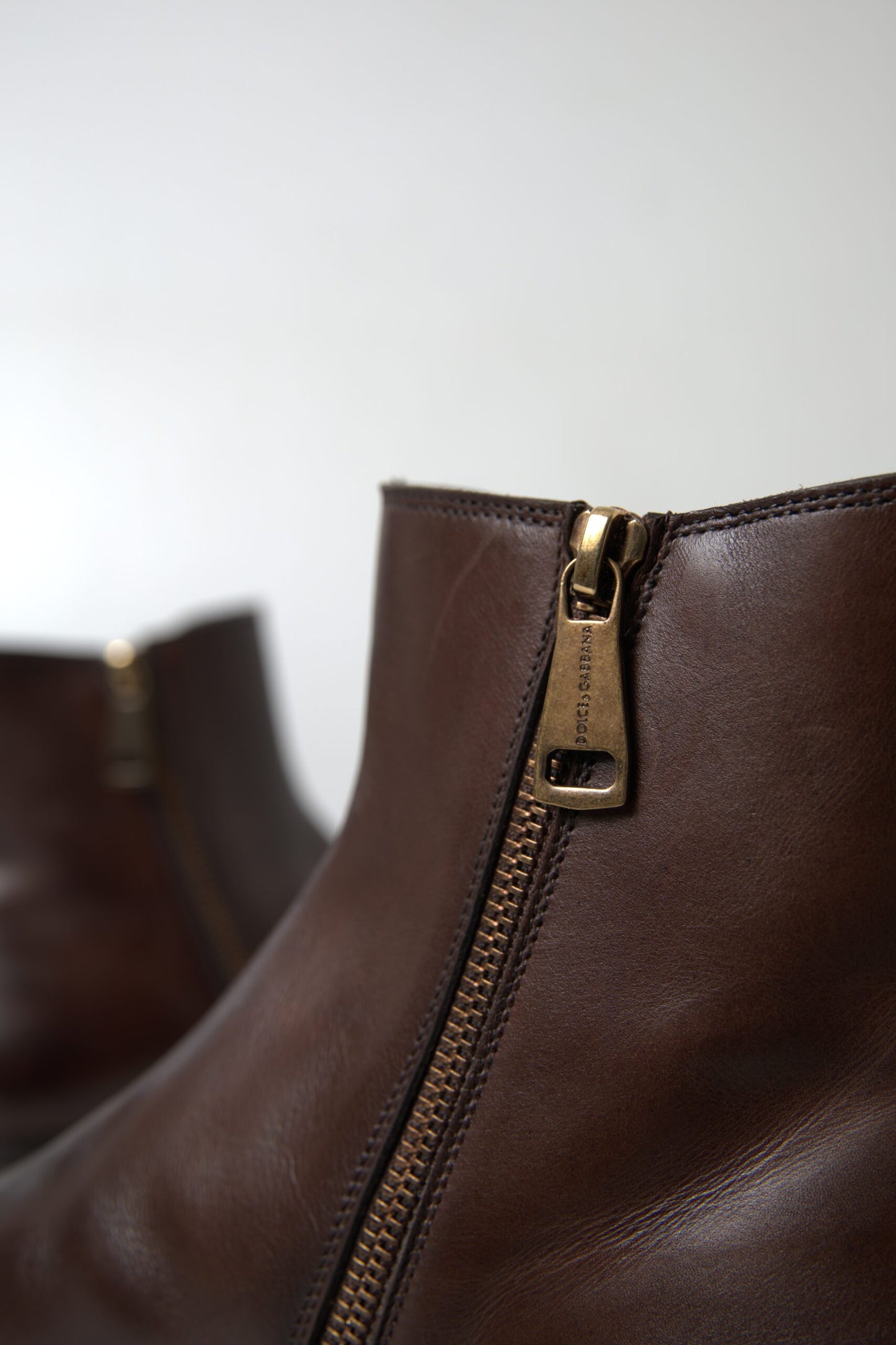 Elegant Leather Chelsea Boots